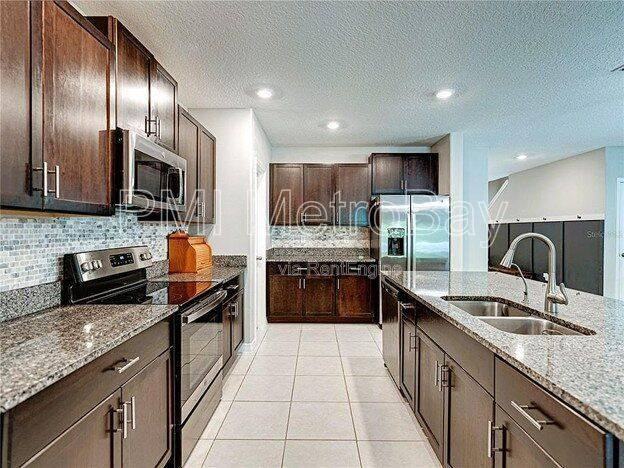 413 Royal Empress Dr - Photo 3 of 8