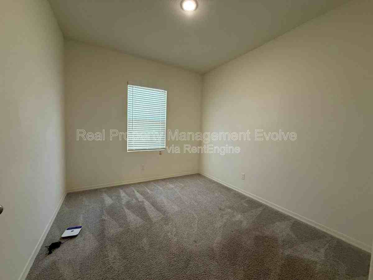 4710 N 194th Dr - Photo 3 of 9