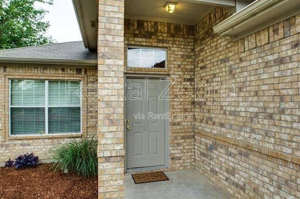 1804 Alanbrooke Dr - Photo 2 of 10