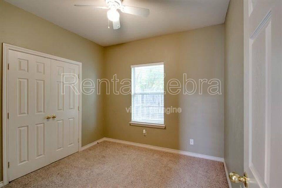 1804 Alanbrooke Dr - Photo 3 of 10