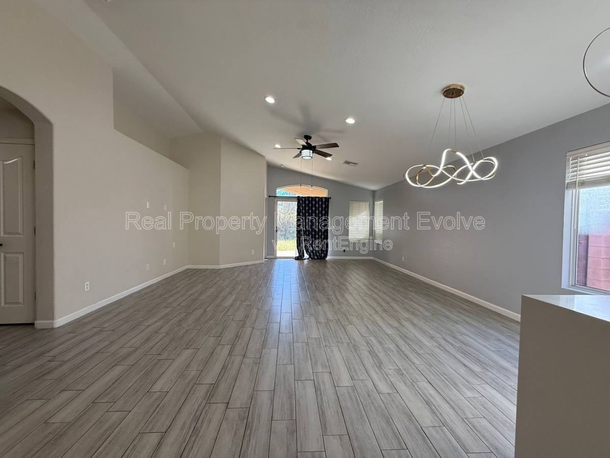 3085 N 87th Pl - Photo 3 of 10