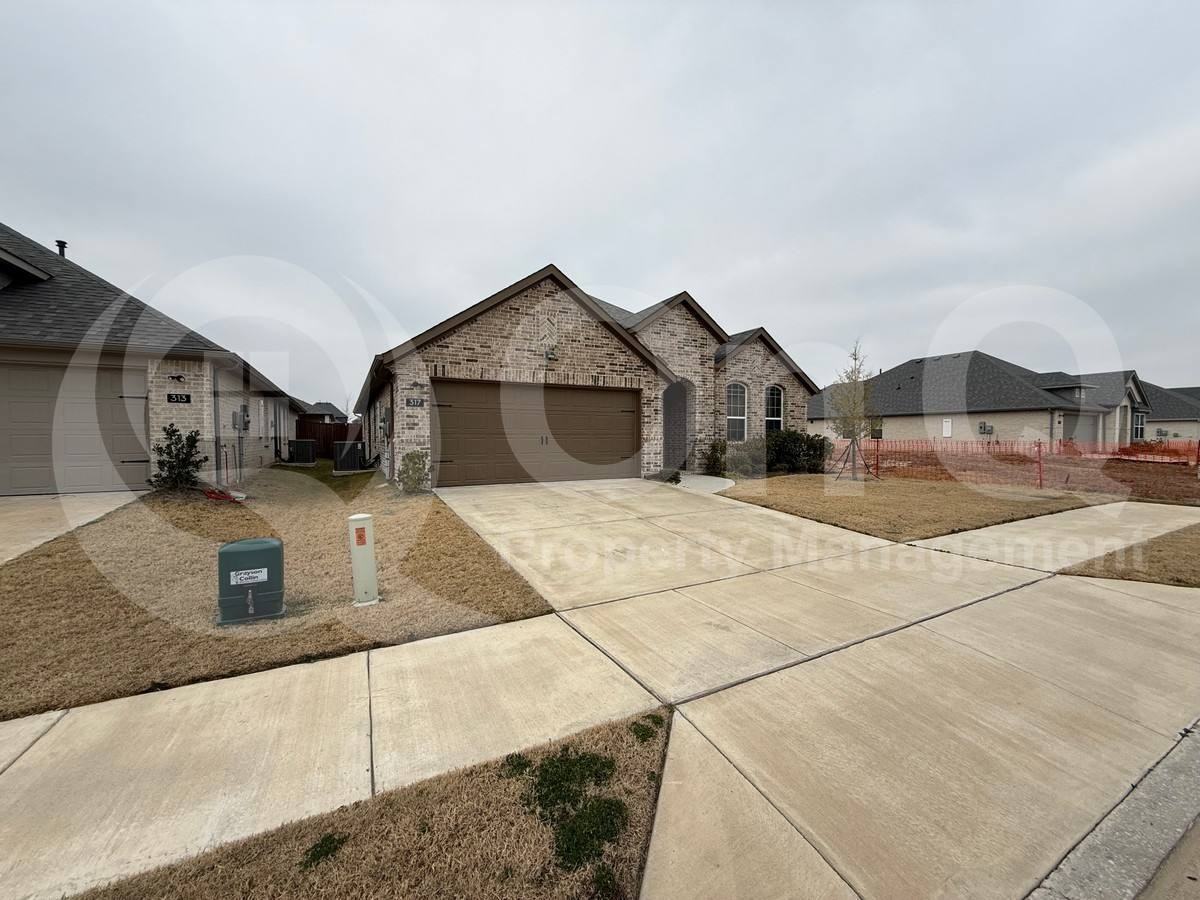 317 Tartane Dr - Photo 2 of 10