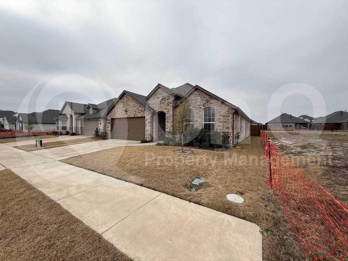 317 Tartane Dr - Photo 3 of 10