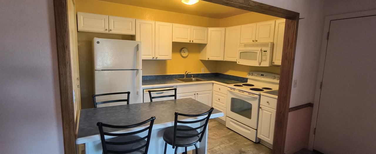 1200 W Riordan Rd #1 - Photo 6 of 11