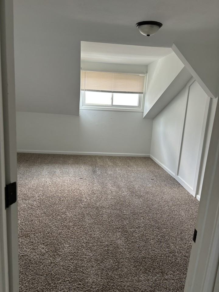 62 N Washington St - Photo 3 of 4