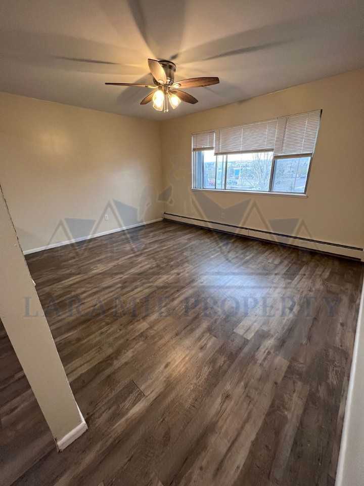 2310 E Garfield St - C 3 - Photo 4 of 8