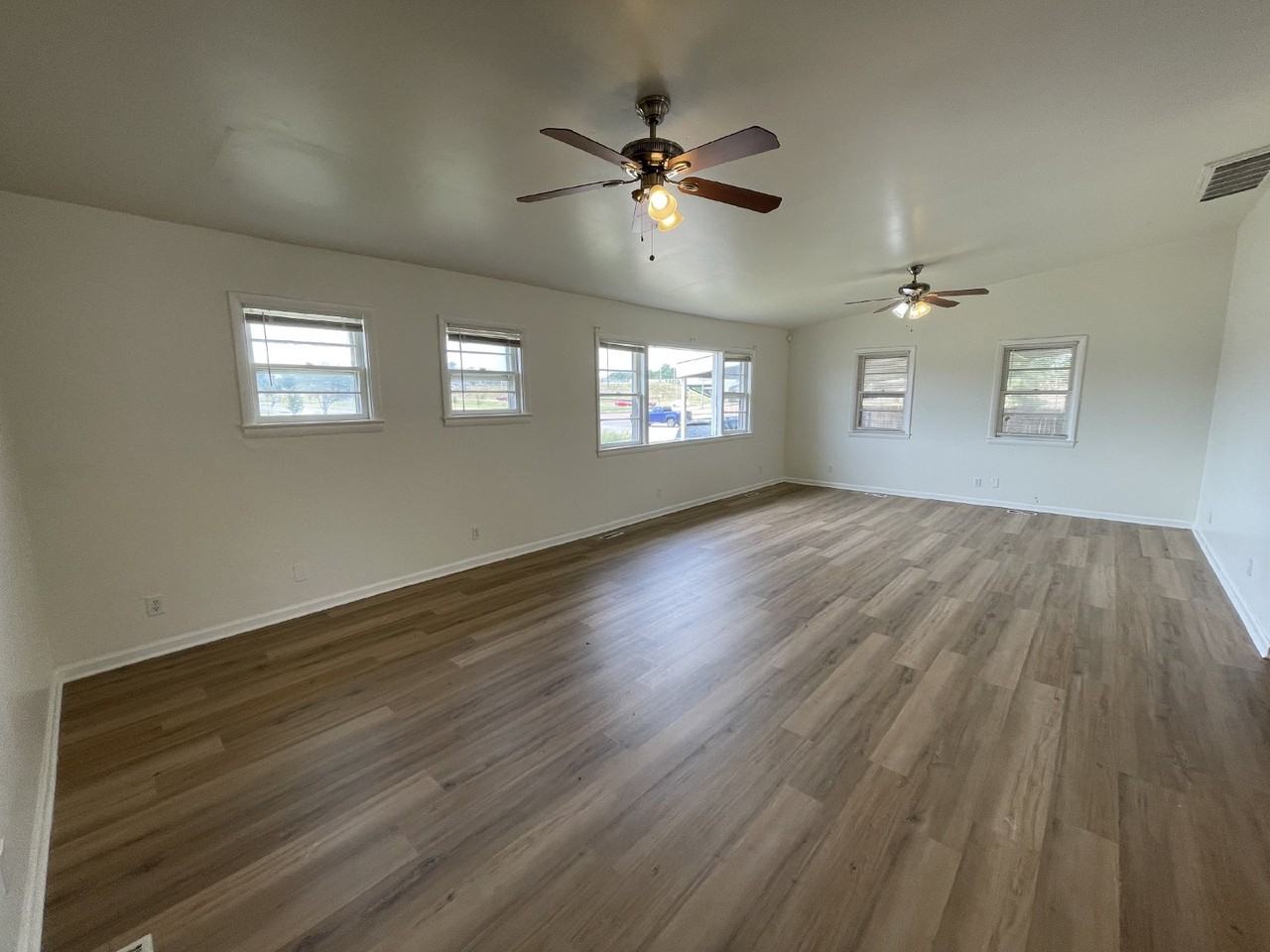 2023 Nw 40th St - Photo 4 of 28