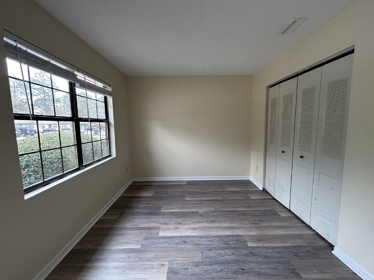 737 Sharon St - Photo 4 of 10