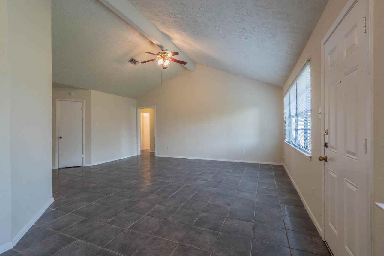 8314 Poplar Ridge Ln - Photo 6 of 18