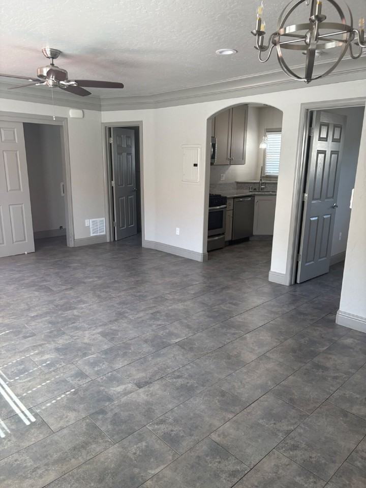 937 E Divisadero St - Photo 7 of 16