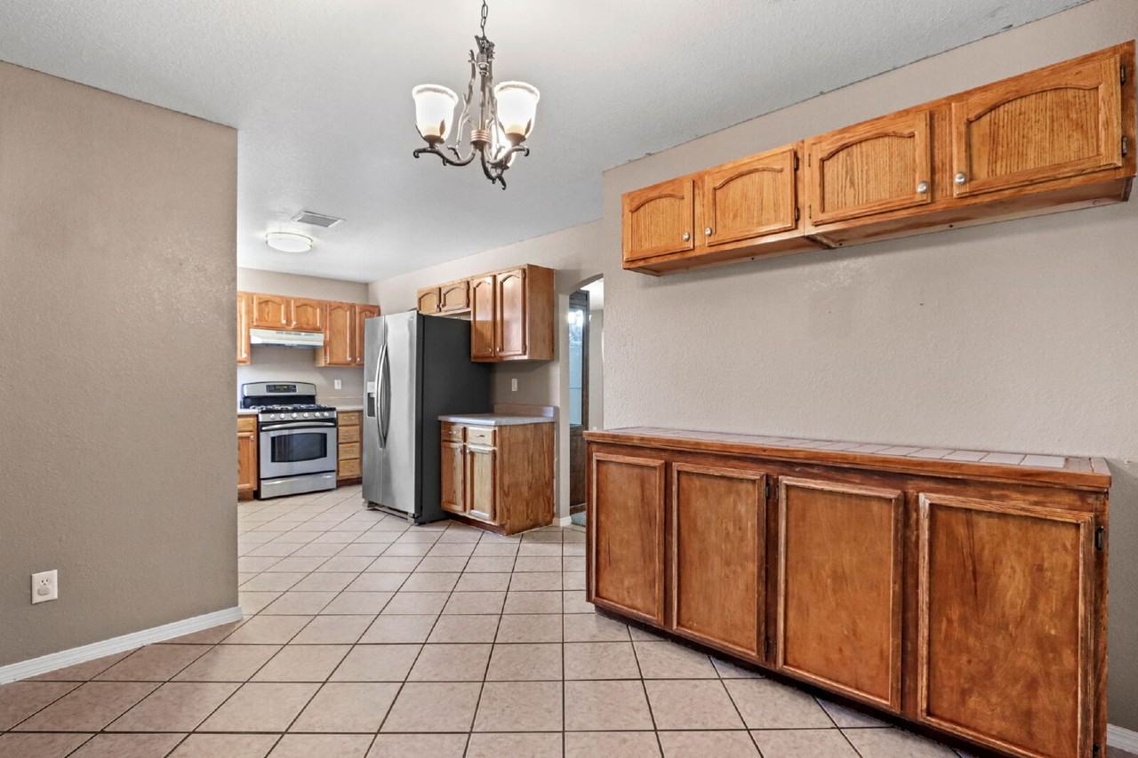 2376 Joshua Louis Dr - Photo 2 of 28