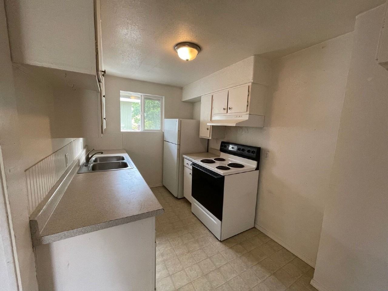 1911 Kincaid St - Photo 5 of 9