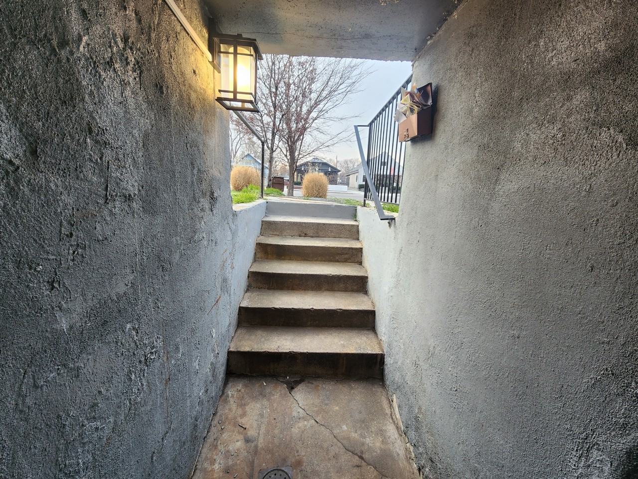 357 E St - Photo 2 of 8