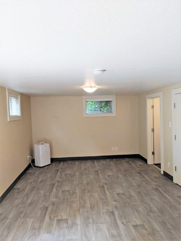 434 E 13th Ave Apt 2 - Photo 3 of 8