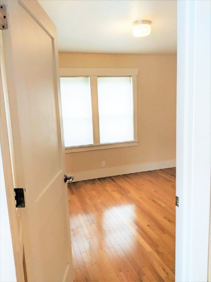 434 E 13th Ave Apt 3 - Photo 4 of 11