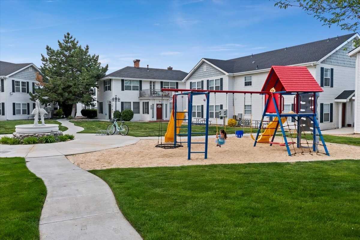 108 Davis Ave - Photo 4 of 28