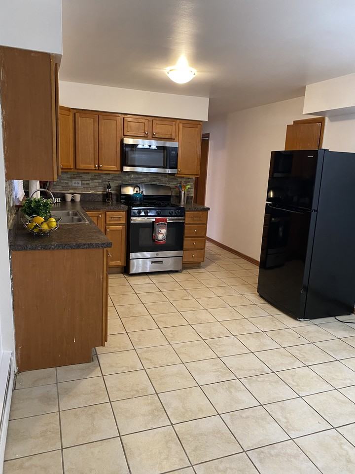 2325 West Marquette Road #2 - Photo 5 of 9