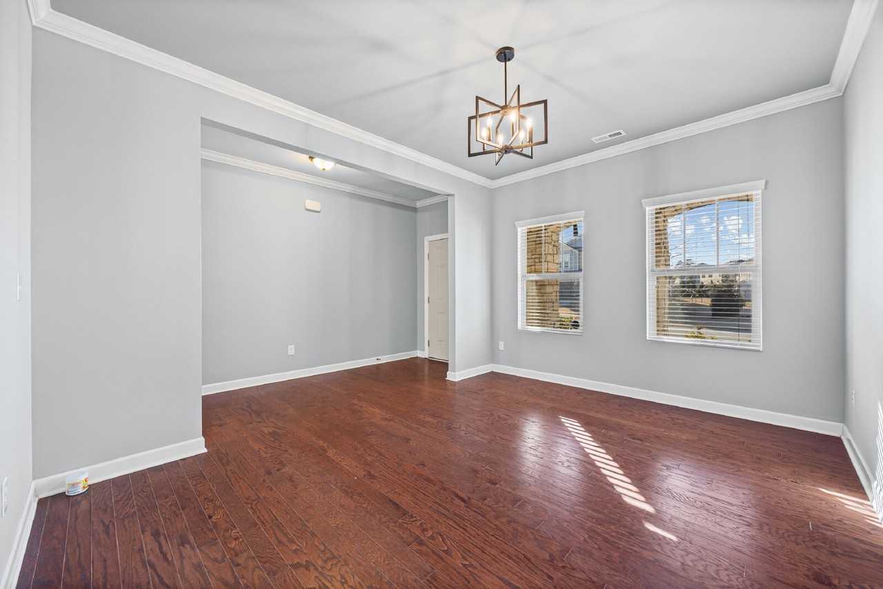 5811 Fenway Dr - Photo 2 of 32