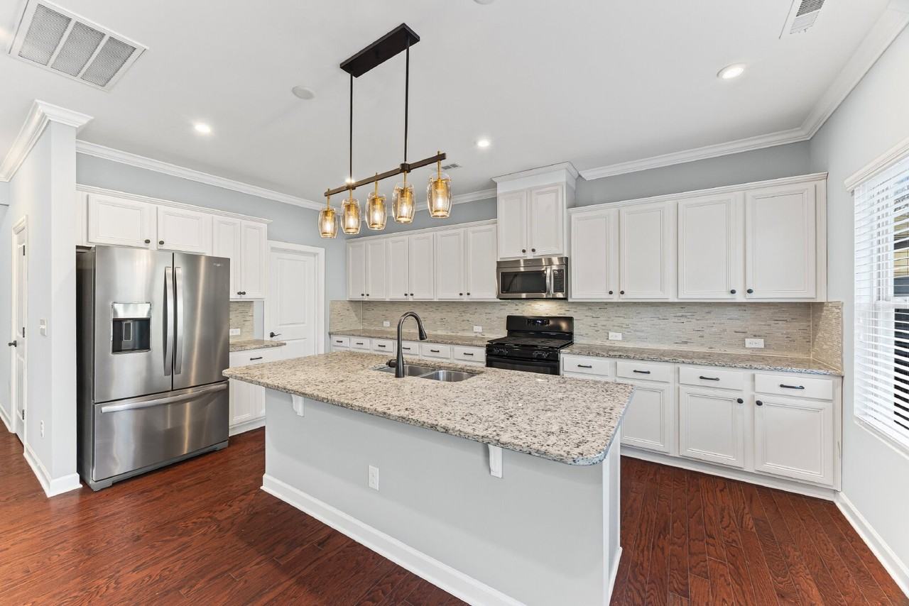 5811 Fenway Dr - Photo 3 of 32