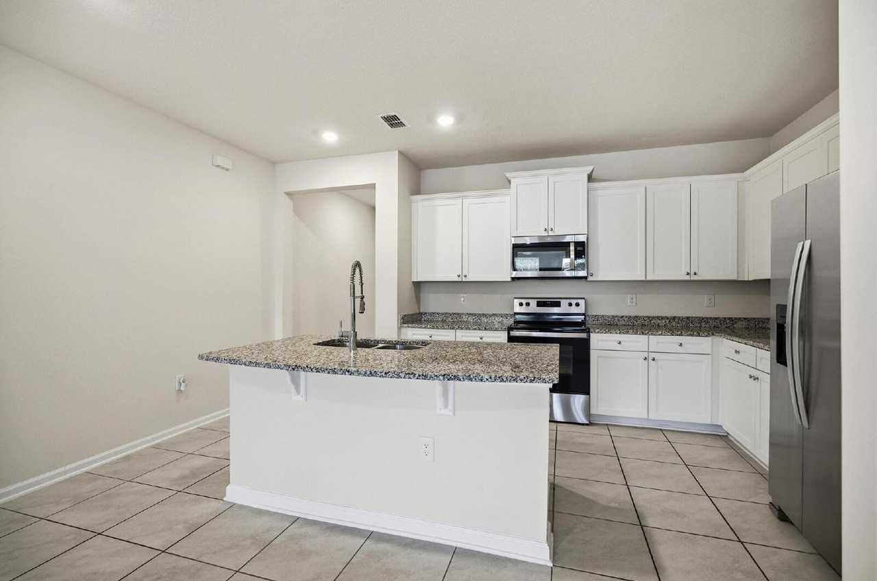 165 Redbud Rd - Photo 7 of 38