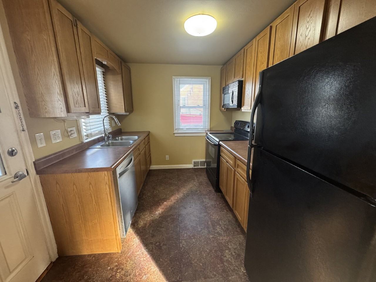 5524 Dupont Ave N - Photo 4 of 15