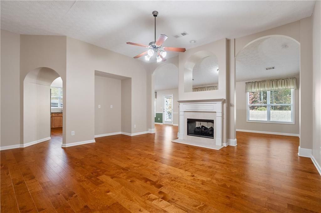 1943 Jameson Cir - Photo 3 of 24