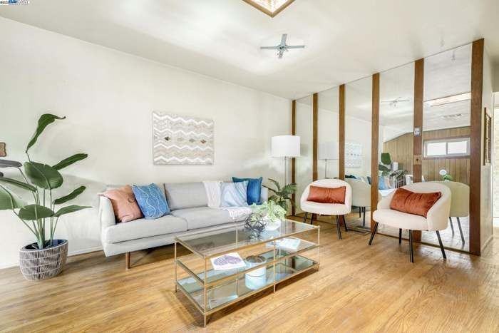 1031 Camellia Dr - Photo 3 of 12