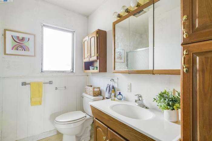 1031 Camellia Dr - Photo 7 of 12