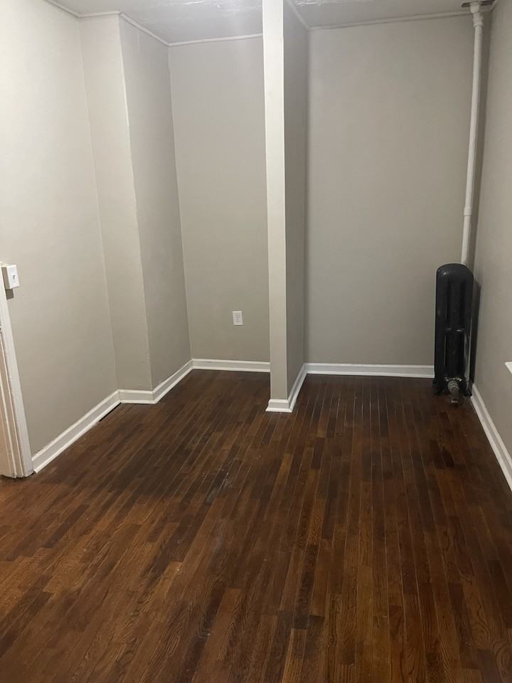 836 N Larch St #2 - Photo 3 of 10