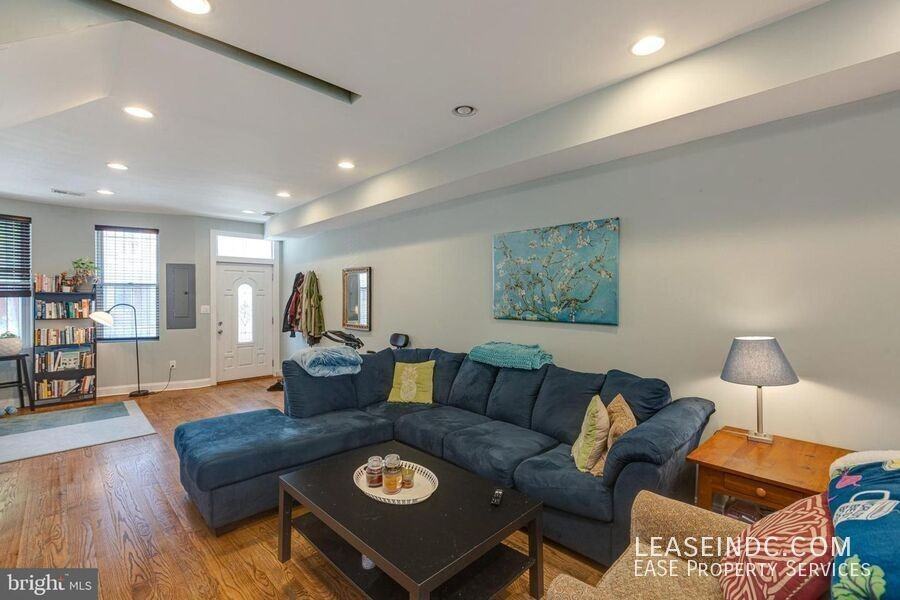 604 Harvard St Nw #A - Photo 6 of 34