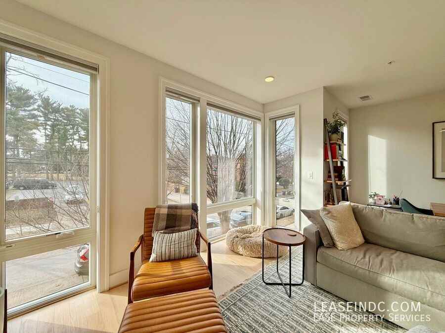 4335 Harrison St Nw #5 - Photo 6 of 23