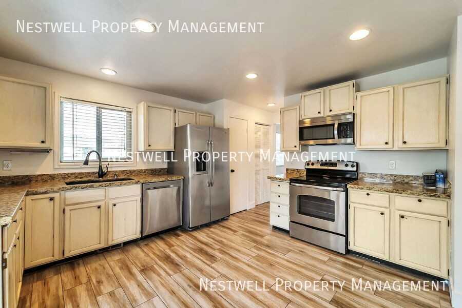 4949 S Hensley Cir - Photo 3 of 23