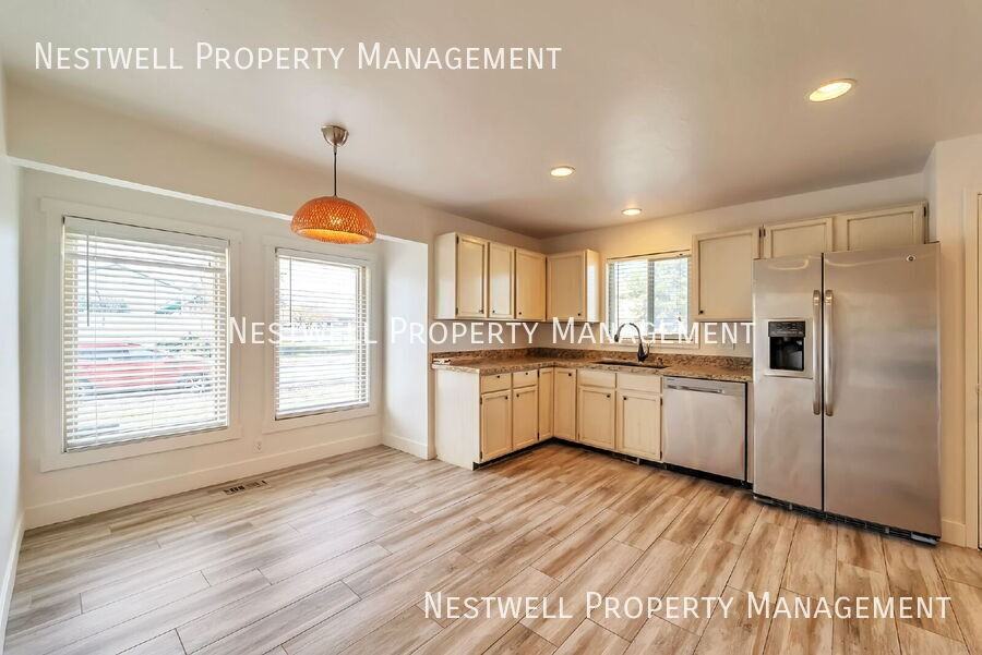 4949 S Hensley Cir - Photo 4 of 23