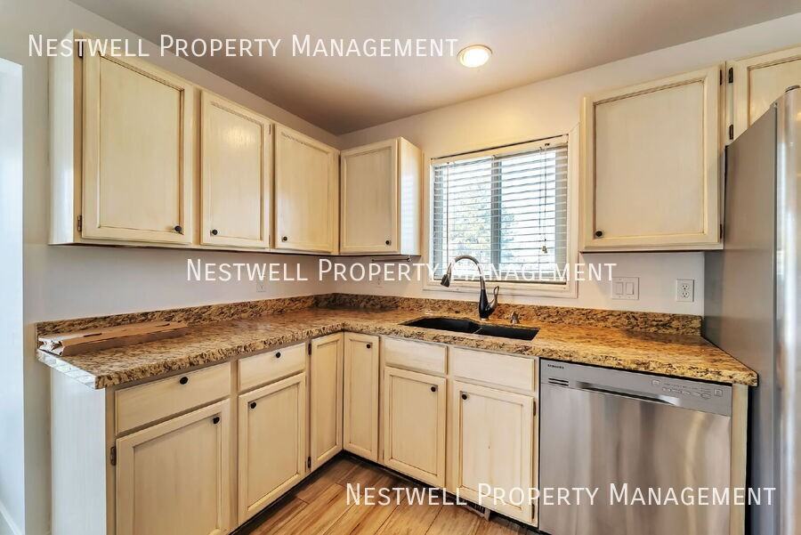 4949 S Hensley Cir - Photo 6 of 23