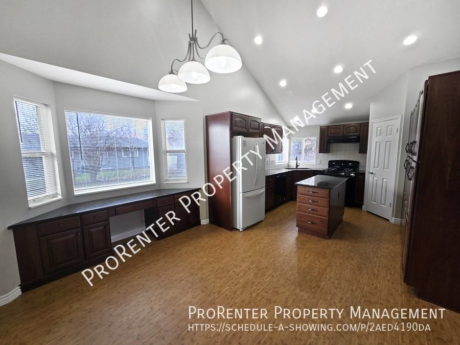 1401 Ash Dr - Photo 6 of 29