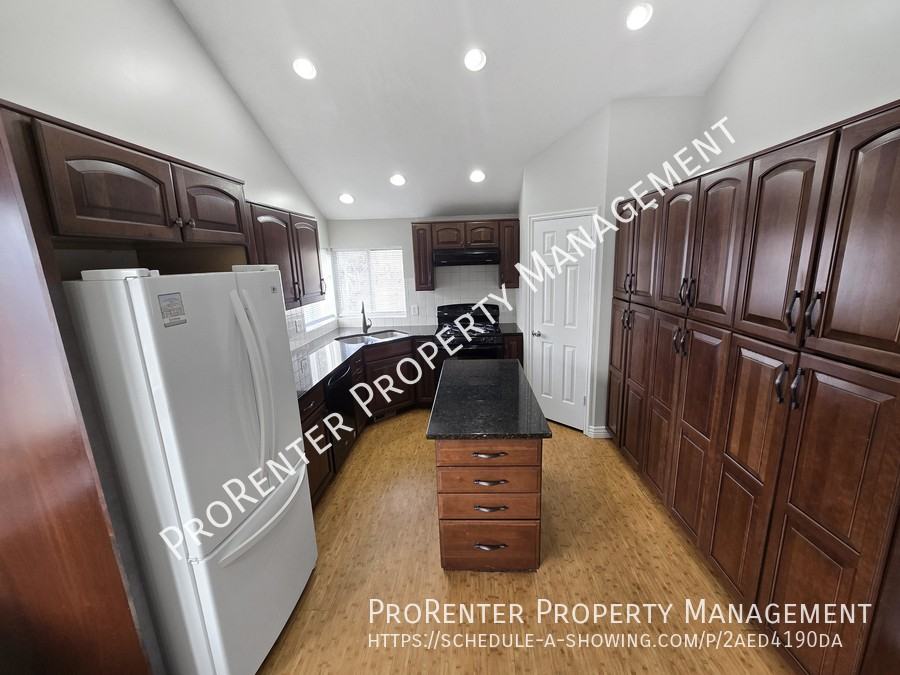 1401 Ash Dr - Photo 7 of 29