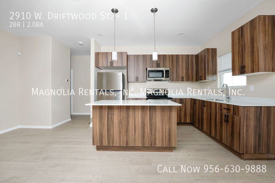 2910 W Driftwood St #1 - Photo 3 of 7