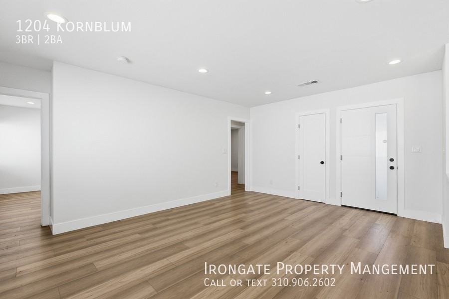 1204 Kornblum Ave - Photo 4 of 43