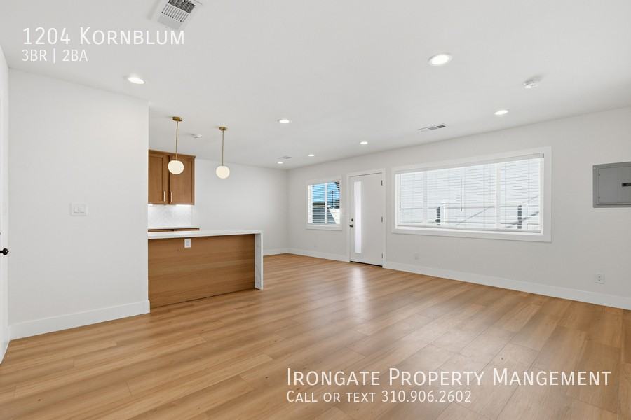 1204 Kornblum Ave - Photo 5 of 43