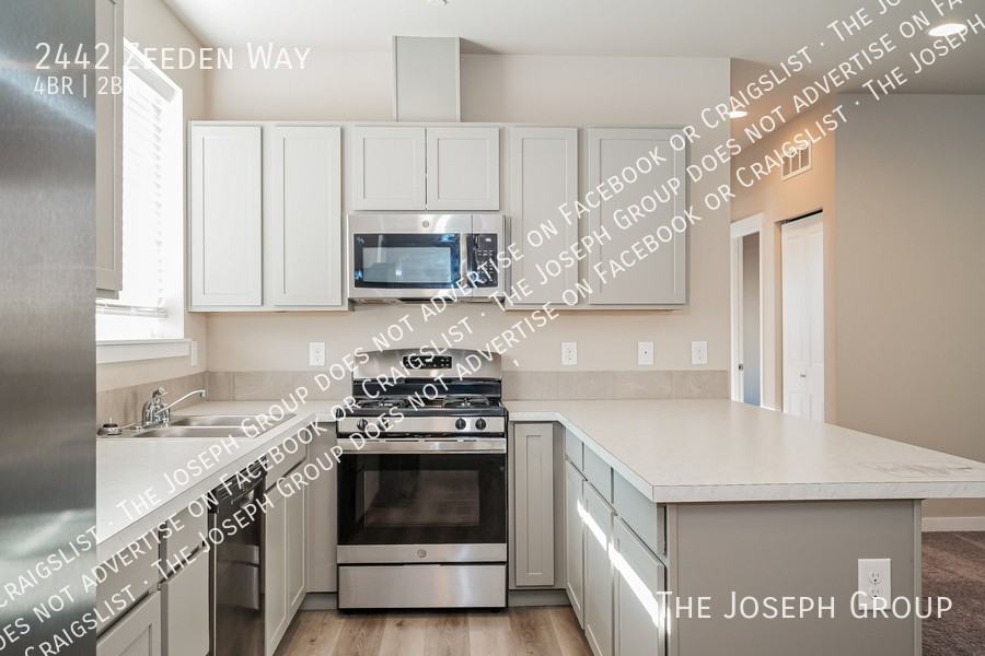 2442 Zeeden Way - Photo 6 of 33