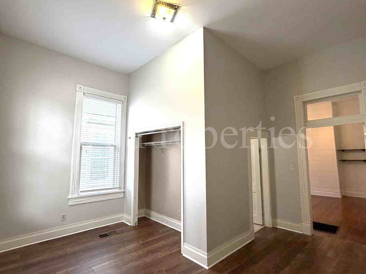 59 S Cox St - Photo 3 of 23