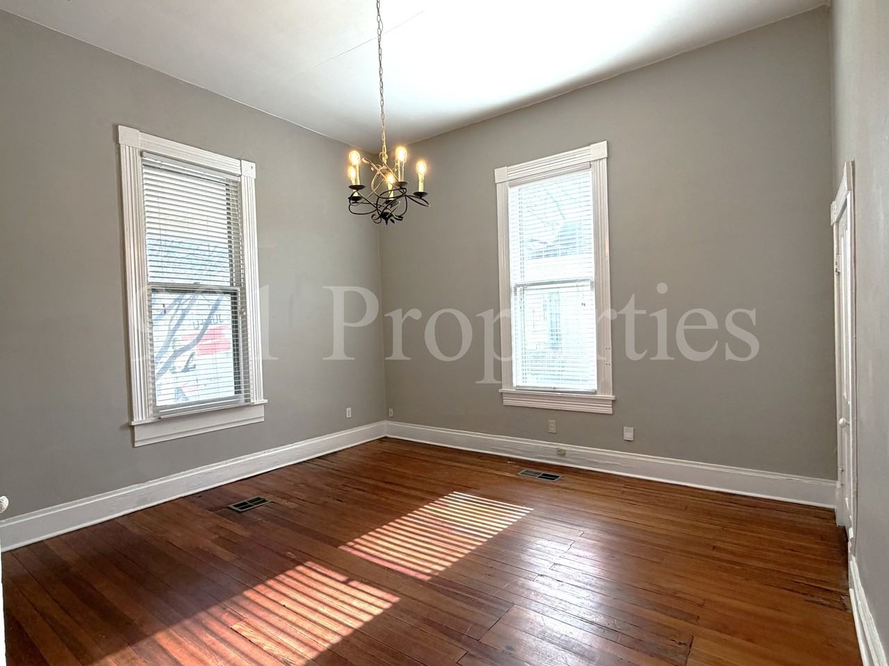 59 S Cox St - Photo 2 of 23