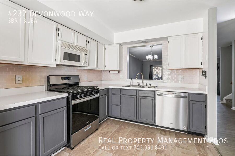 4232 Devonwood Way - Photo 2 of 33