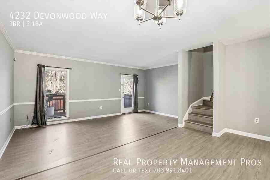 4232 Devonwood Way - Photo 4 of 33