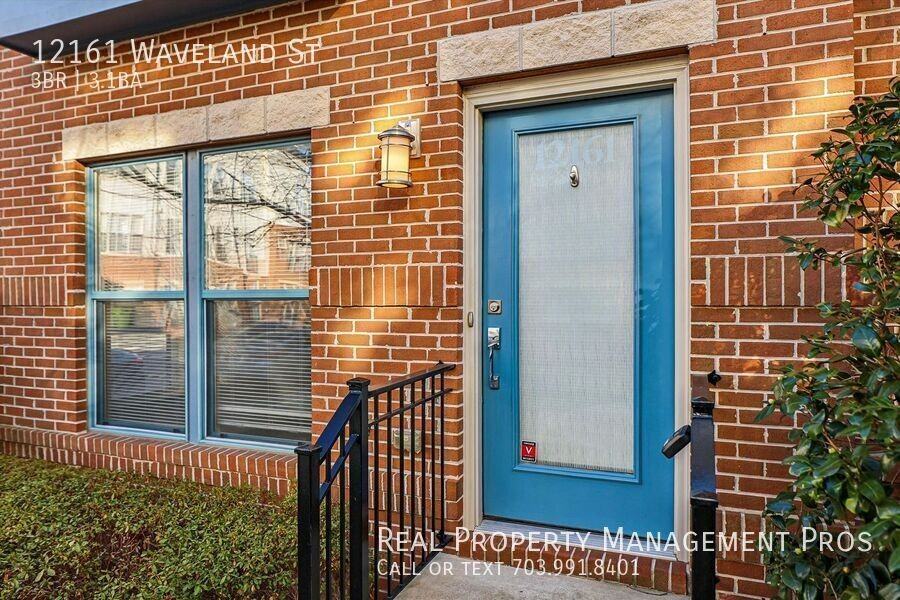 12161 Waveland St - Photo 4 of 50