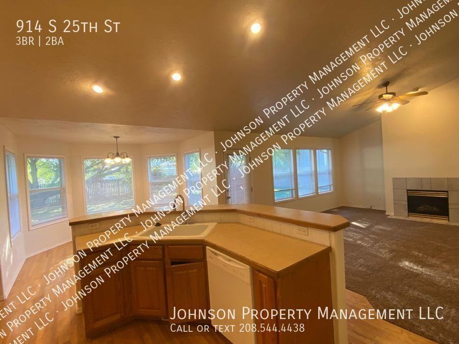 914 S 25th St - Photo 7 of 19