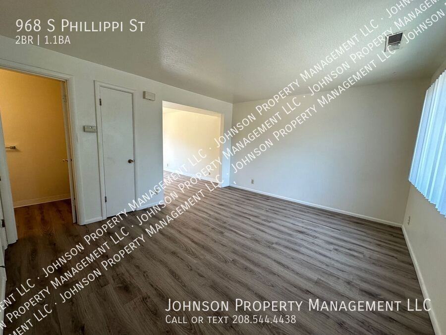 968 S Phillippi St - Photo 7 of 14