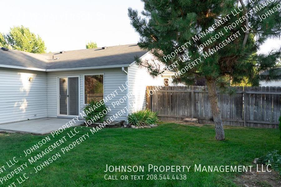 523 W Halverson St - Photo 4 of 21