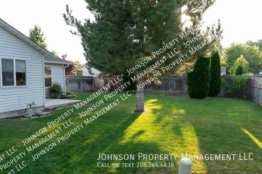 523 W Halverson St - Photo 6 of 21