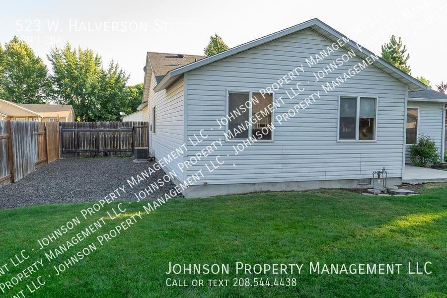 523 W Halverson St - Photo 7 of 21